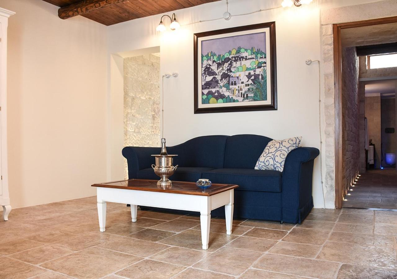 Trulli E Puglia Luxury Suite Alberobello Bagian luar foto