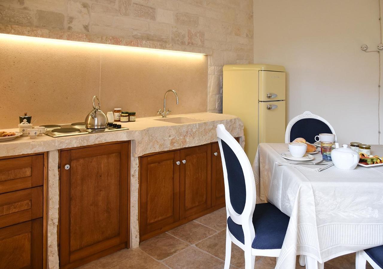 Trulli E Puglia Luxury Suite Alberobello Bagian luar foto