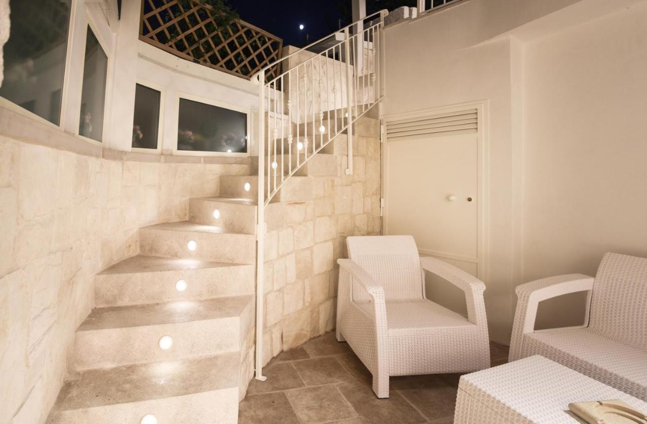 Trulli E Puglia Luxury Suite Alberobello Bagian luar foto
