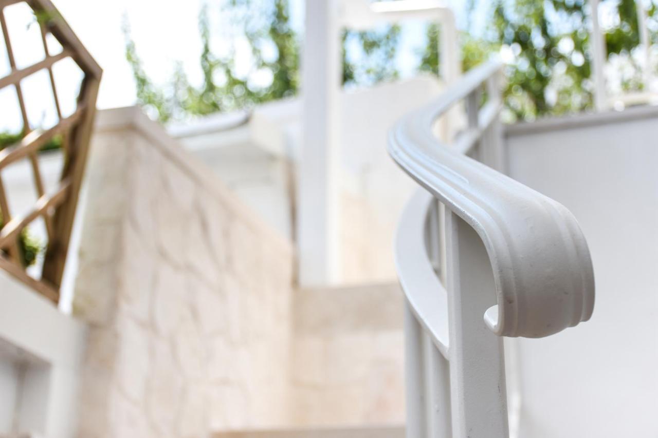 Trulli E Puglia Luxury Suite Alberobello Bagian luar foto